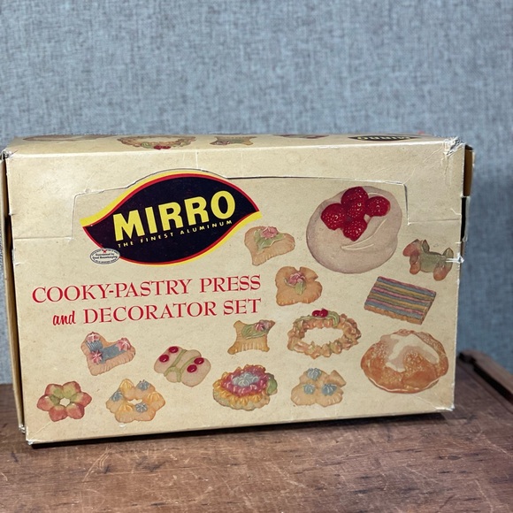 Mirro Vintage Aluminum Cookie - pastry Press & decorating set
